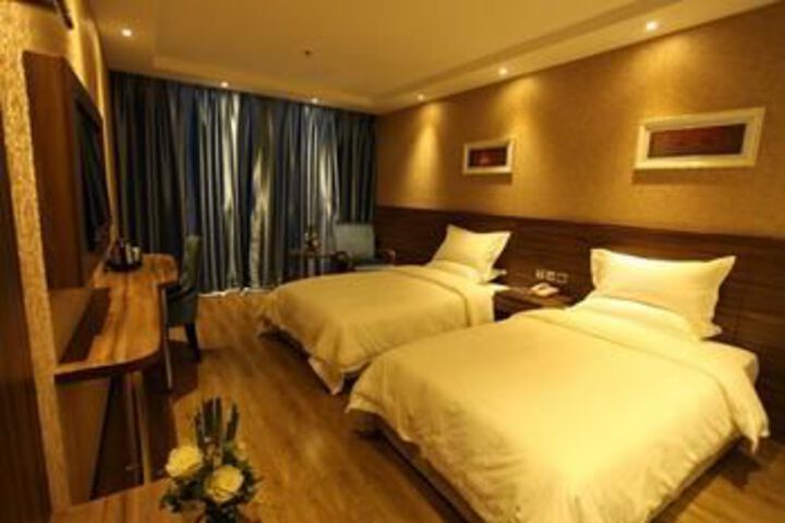 Room 8 of 32