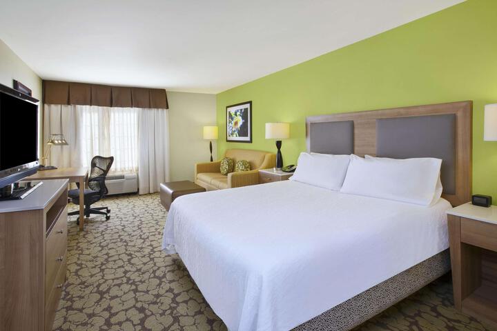 2 Queen Beds (8 of 13)