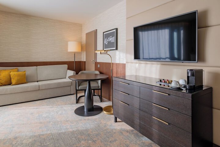 Room 76 of 457