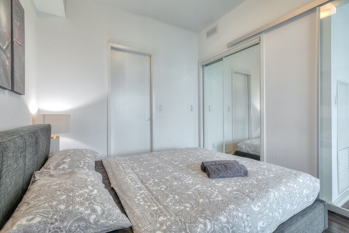 Room 12 of 74