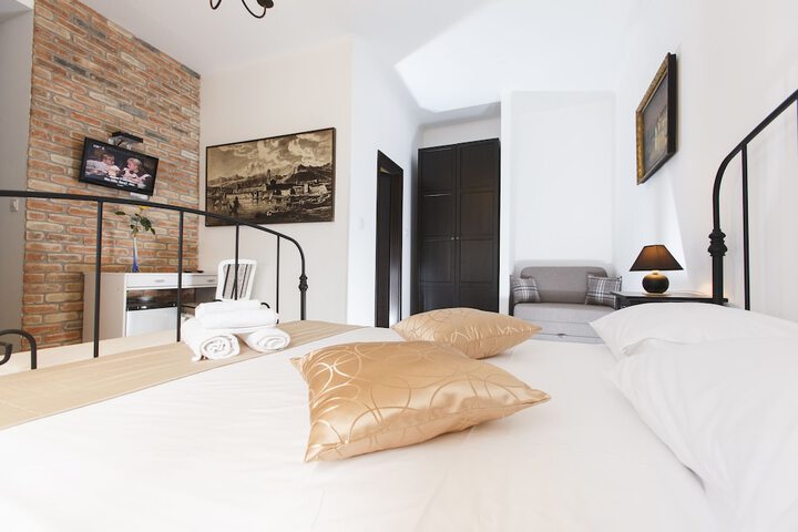 Room 12 of 35