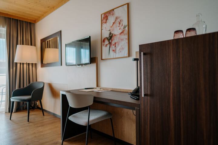 Room 6 of 37