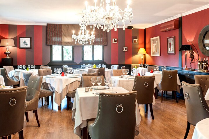 Dining 16 of 27