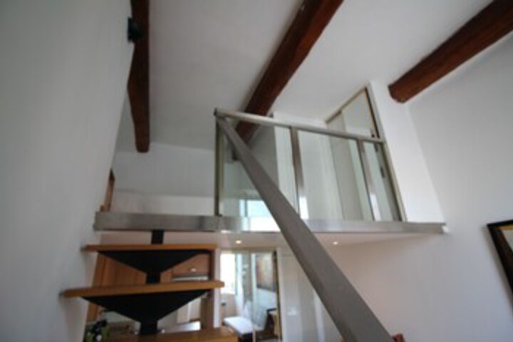 Room 10 of 16