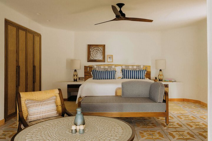 Room 52 of 145