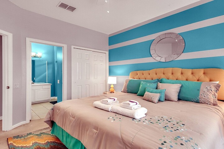 Room 195 of 710