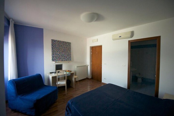 Room 9 of 35
