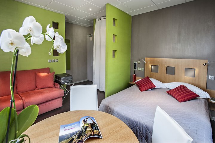 Room 16 of 37