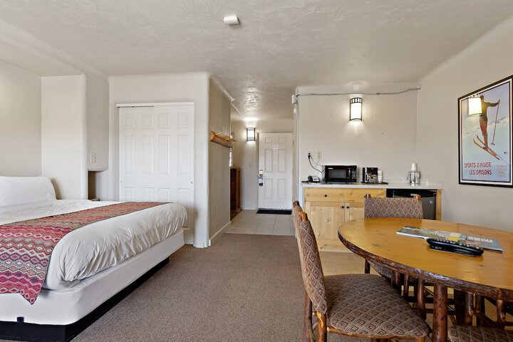 Room 12 of 94