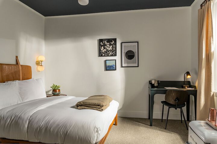 Room 19 of 42