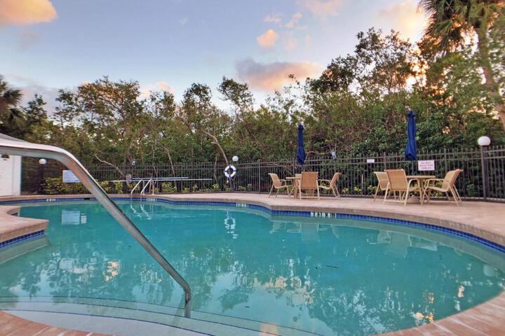 Exterior of Holmes Beach - Mangroves 3607 #208