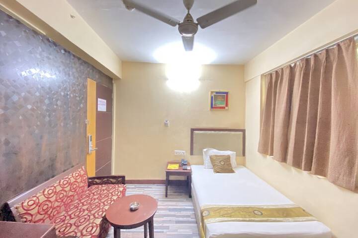 Room 6 of 13