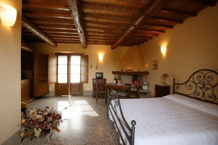 Room 7 of 24