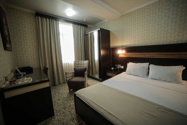 Room 6 of 44