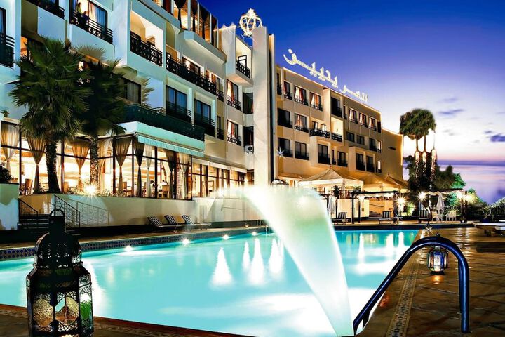 Hotel with Pool