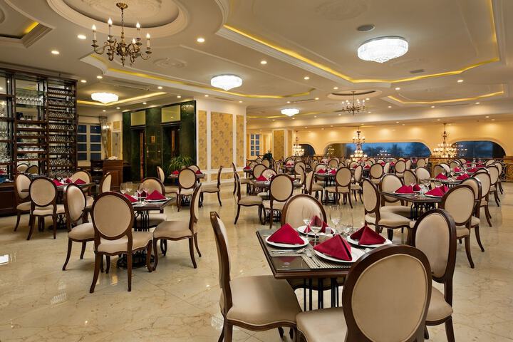 Dining 68 of 82