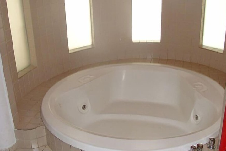 Hot Tub 55 of 63