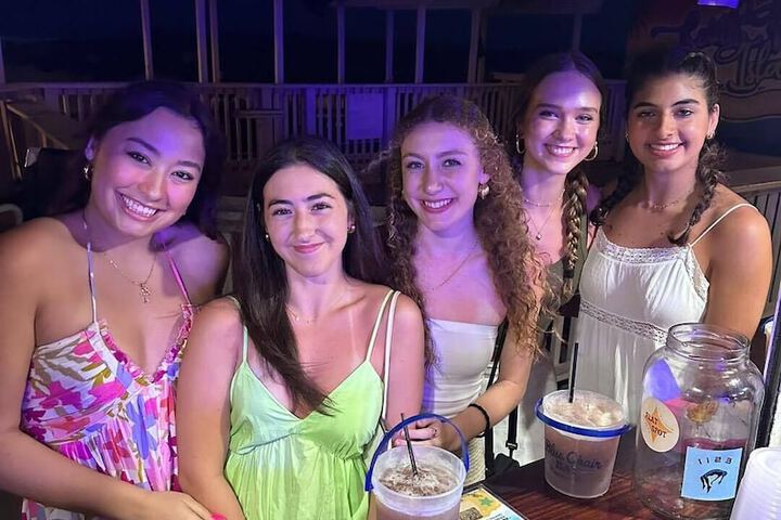 Lounge 99 of 148