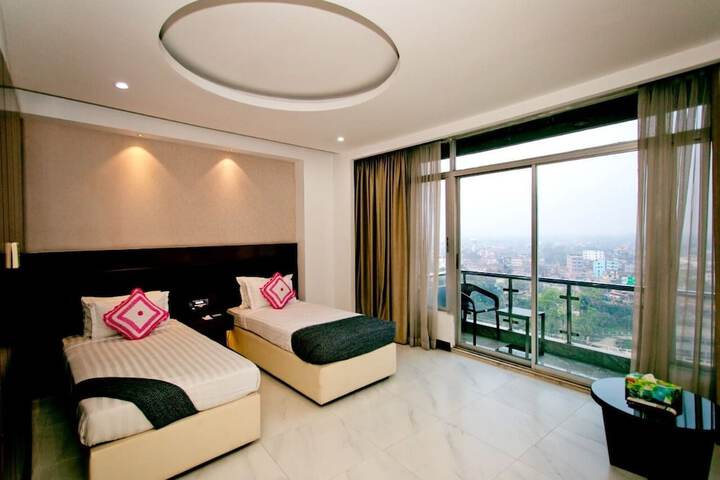 Room 4 of 7