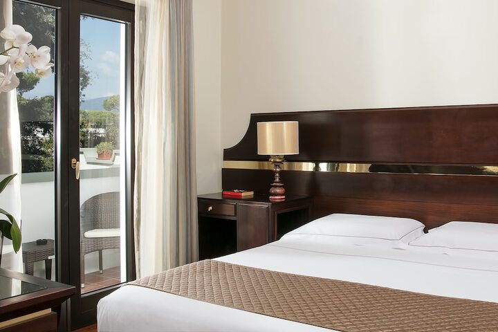 Room 10 of 97