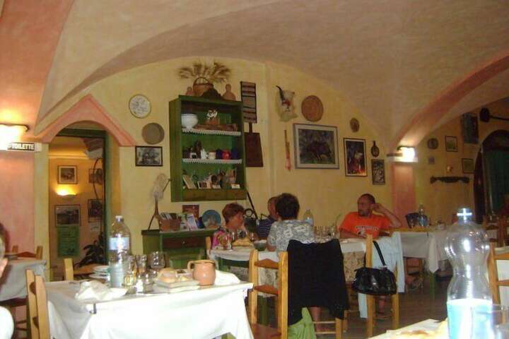 Dining 15 of 31
