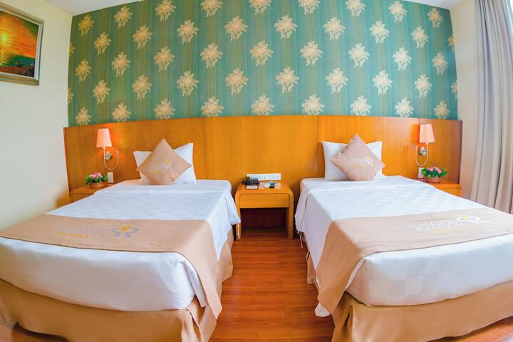 Room 3 of 42