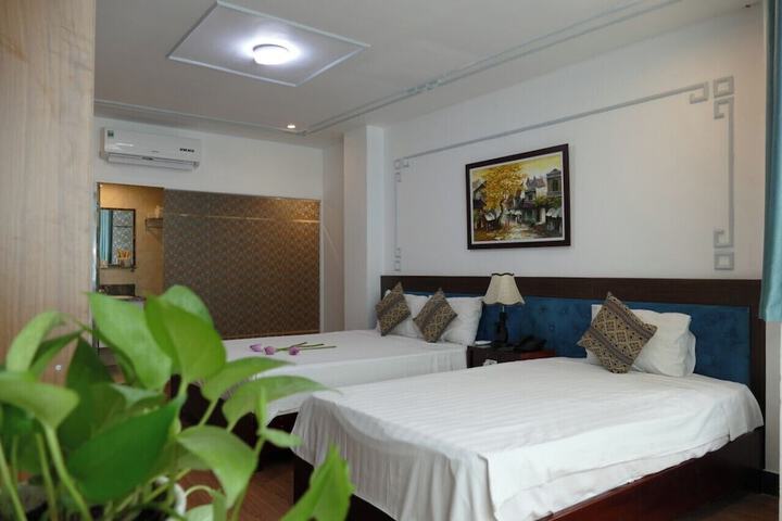 Room 9 of 32