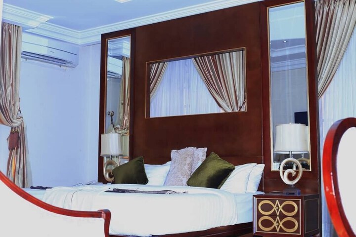Room 12 of 20