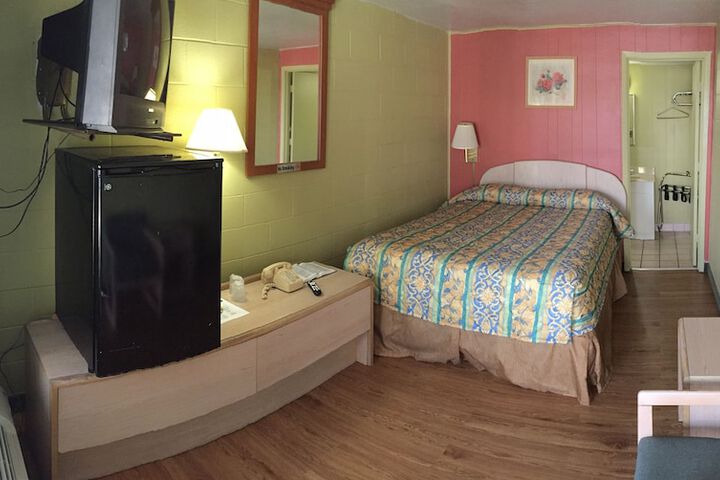 Room 5 of 38