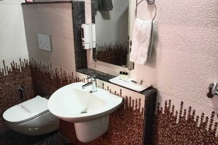 Room 10 of 19