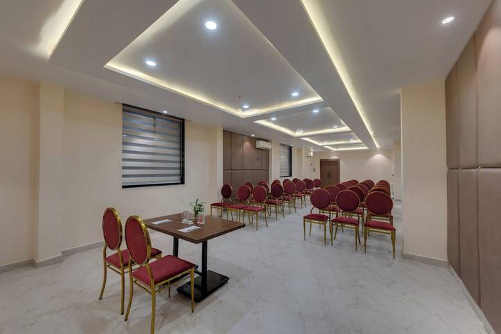 Ballroom/Hall 42 of 48