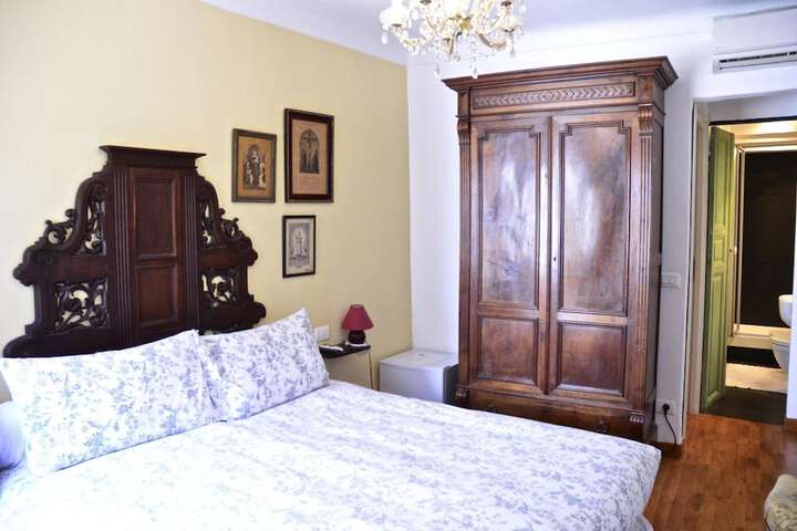 Room 8 of 32