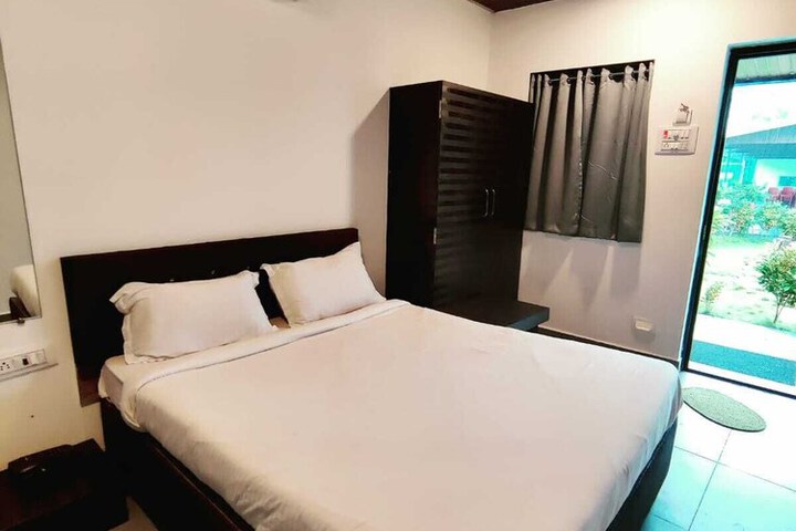 Room 2 of 16