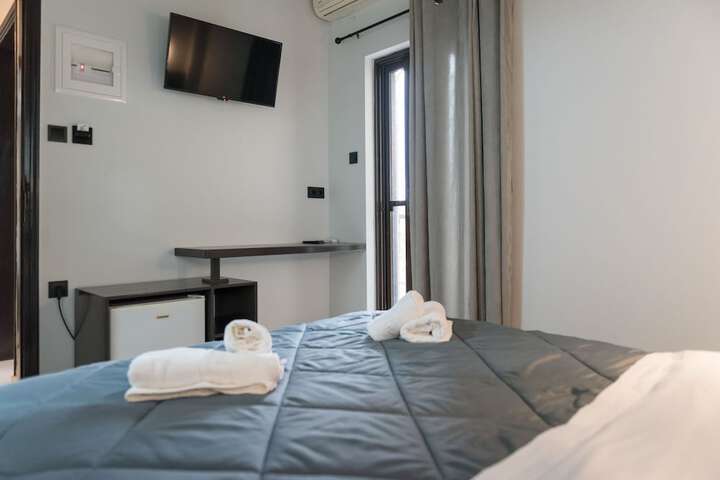 Room 18 of 90