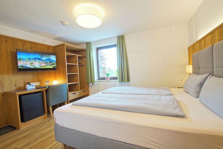 Room 27 of 74