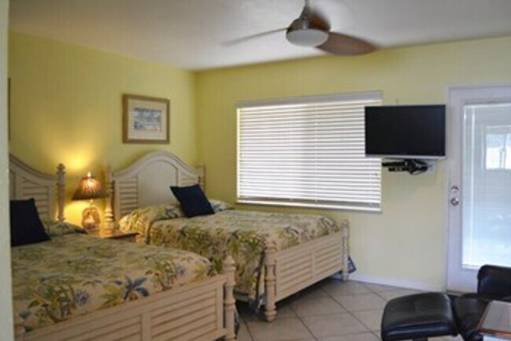 Room 32 of 47