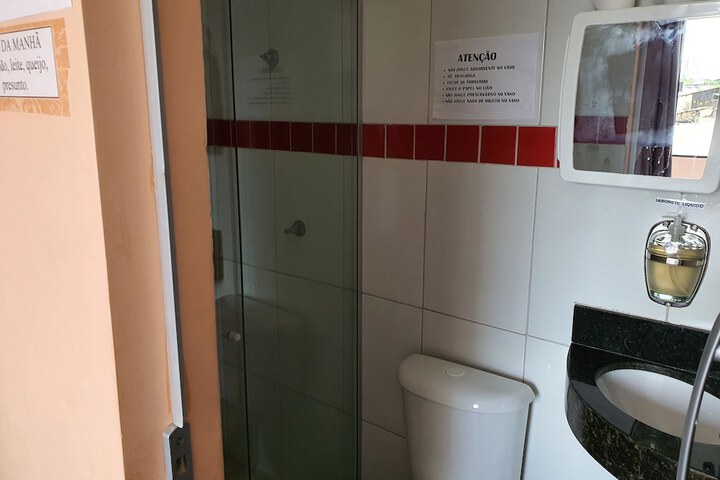 Room 17 of 28