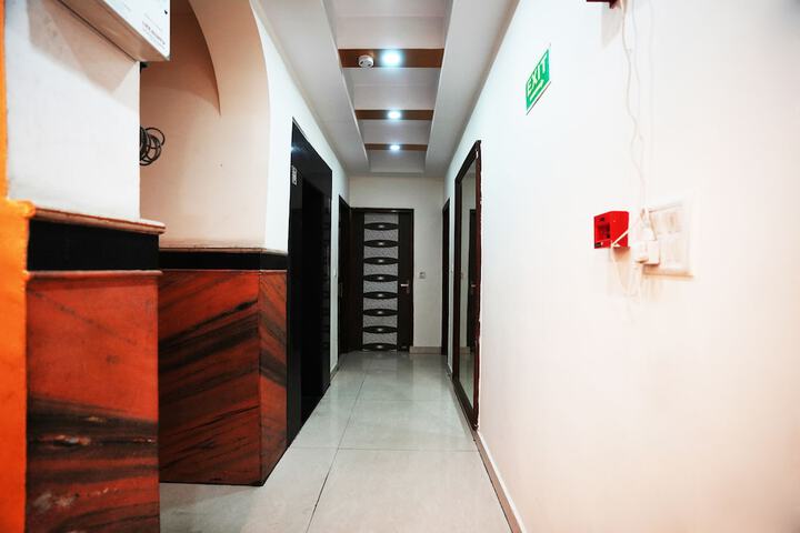 Ballroom/Hall 33 of 37