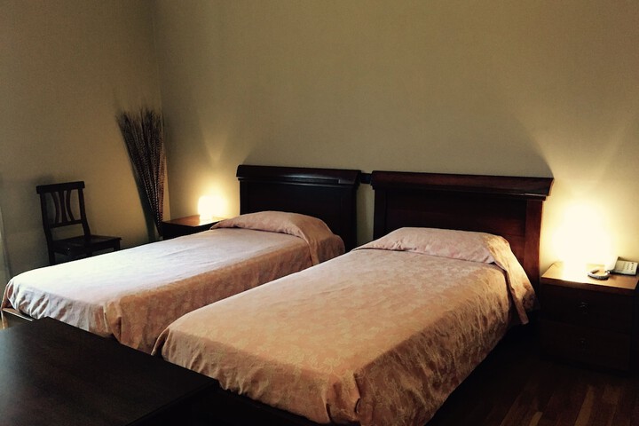Room 12 of 64