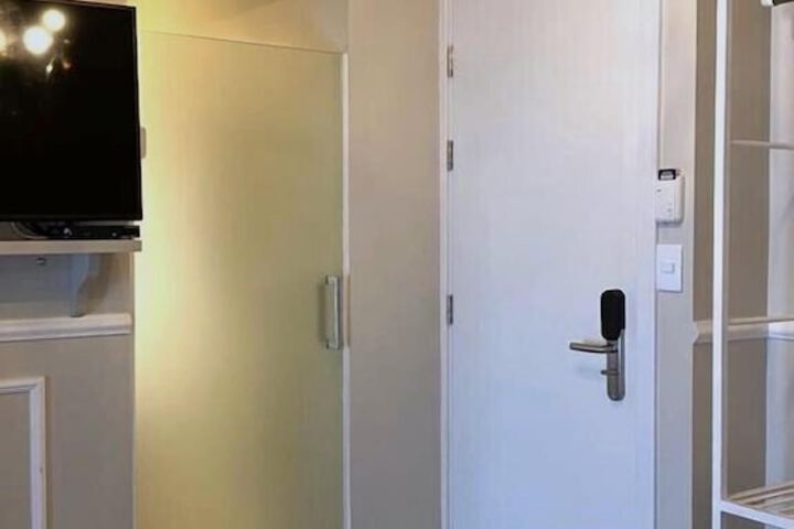 Room 37 of 136