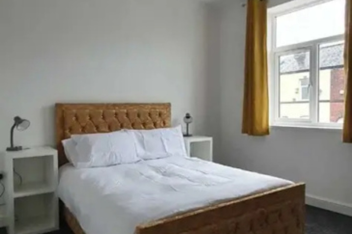 Room 6 of 17