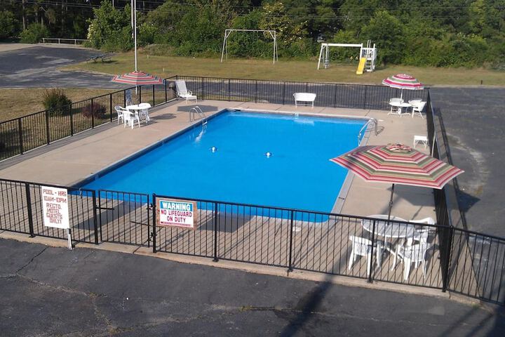 Pool Hotel