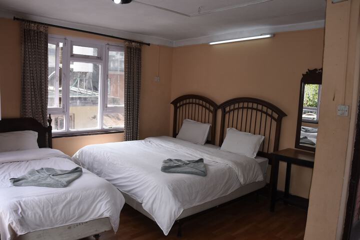 Room 3 of 49