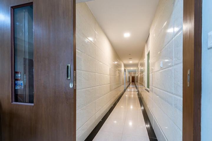 Ballroom/Hall 30 of 32