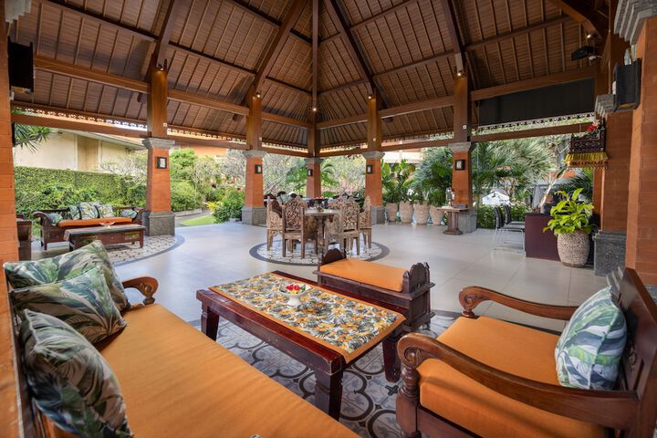 Entrance & Lobby