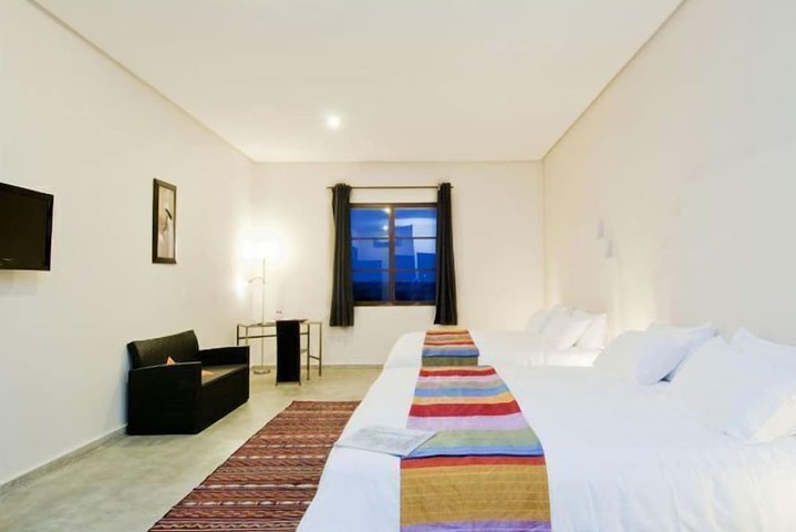 Room 10 of 34