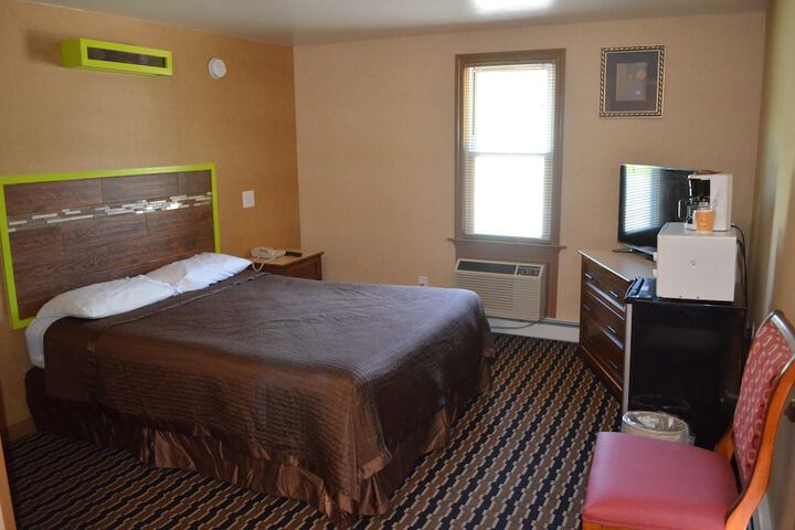 Room 5 of 12