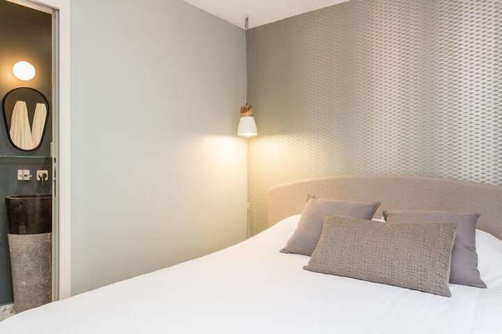 Room 6 of 31