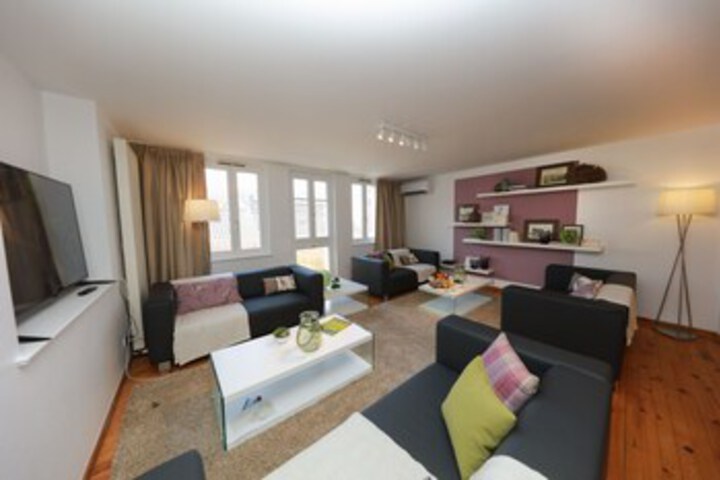 Room 5 of 16