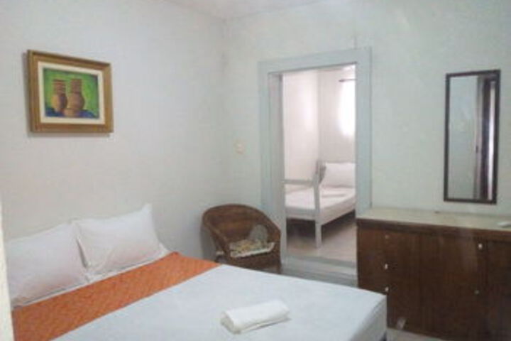 Room 9 of 30